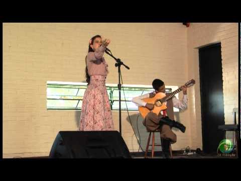 Enart 2010  »  Declamação Feminina  »  Liara Cristina da Rocha 2 - CTG Bento Gonçalves