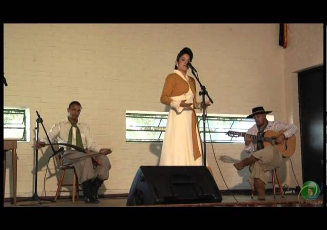 Enart 2010  »  Declamação Feminina  »  Thenaís Quinhones Maciel 1 - CTG Farroupilhas