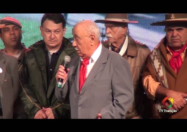 Chegada da chama Crioula - Acampamento Farroupilha 2014.