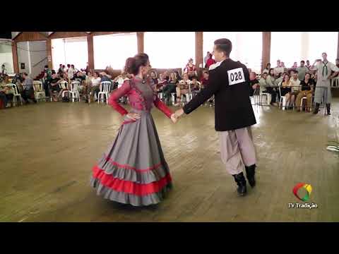 ANDRÉ SOUZA DA SILVA E VICTÓRIA TASSINARI DA SILVA - DANÇA DE SALÃO - ENART 2017 - SÁBADO