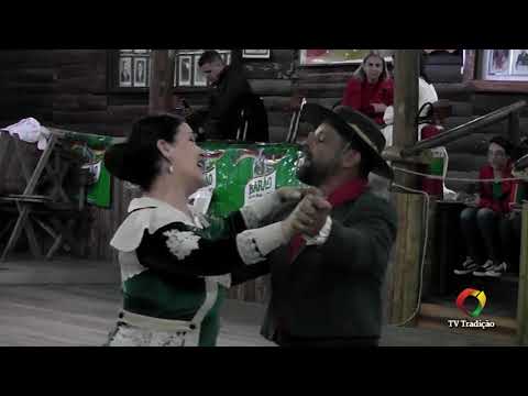 Fatima Santos e Anderson dos Santos - Danças Tradicionais de Par - 4ª Festival Pioneiro da Tradição